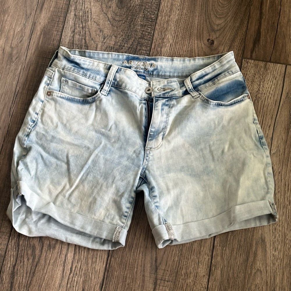 Size 7 Arizona Jean Shorts